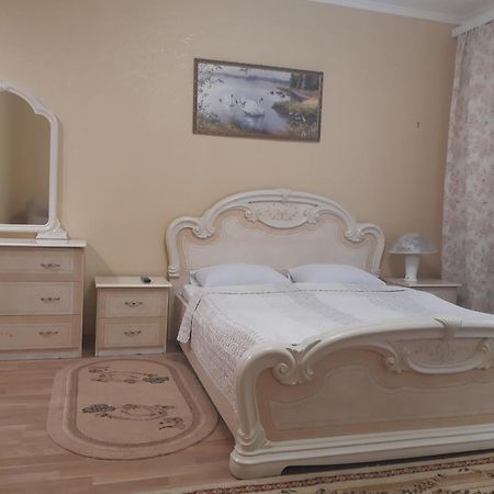 Celebrity Villa Kamianets-Podilskyi Exterior photo