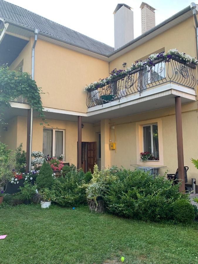 Celebrity Villa Kamianets-Podilskyi Exterior photo