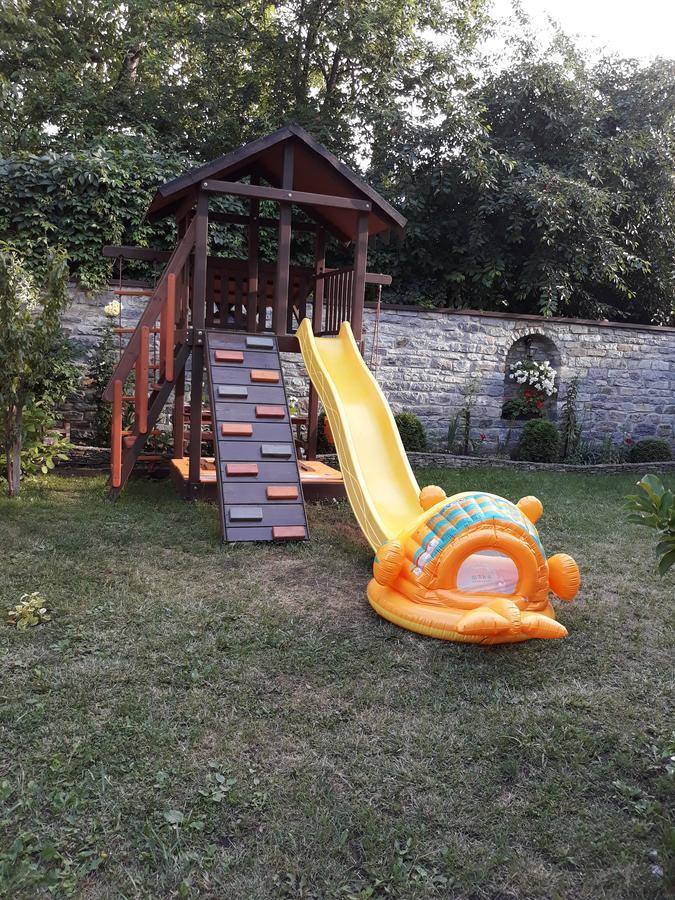 Celebrity Villa Kamianets-Podilskyi Exterior photo